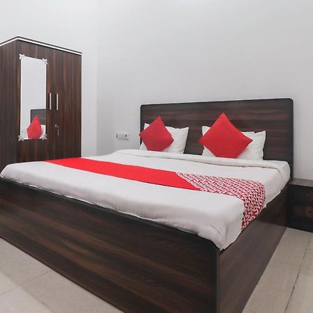 Oyo 67215 Shri Hit Radha Bhawan 호텔 Vrindāvan 외부 사진