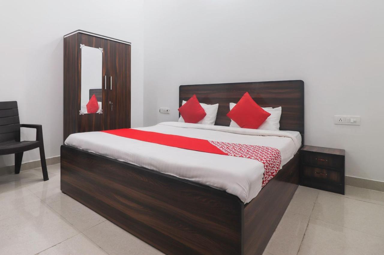 Oyo 67215 Shri Hit Radha Bhawan 호텔 Vrindāvan 외부 사진