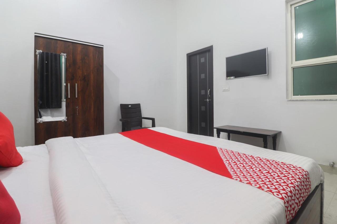 Oyo 67215 Shri Hit Radha Bhawan 호텔 Vrindāvan 외부 사진